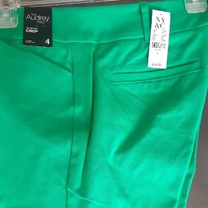 New York and company Green color Audrey crop pant.